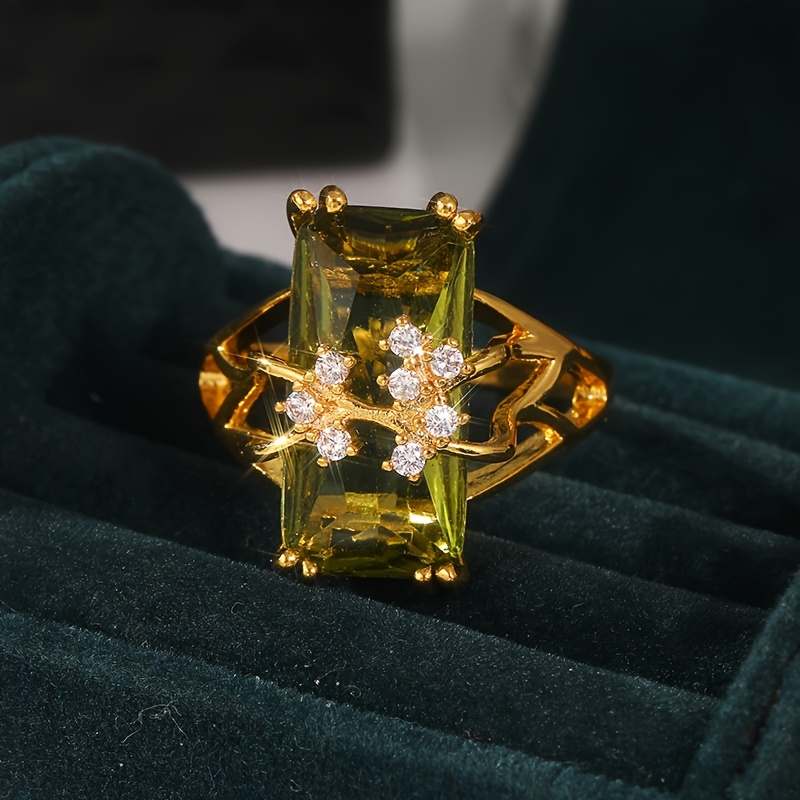Vintage Green Gemstone Roostertail Cocktail Ring